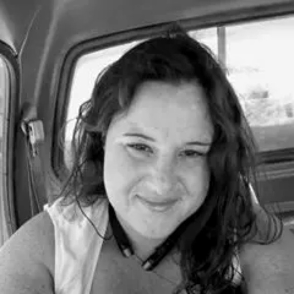 Meet your Posher, Caroline - Picture 1 of 1